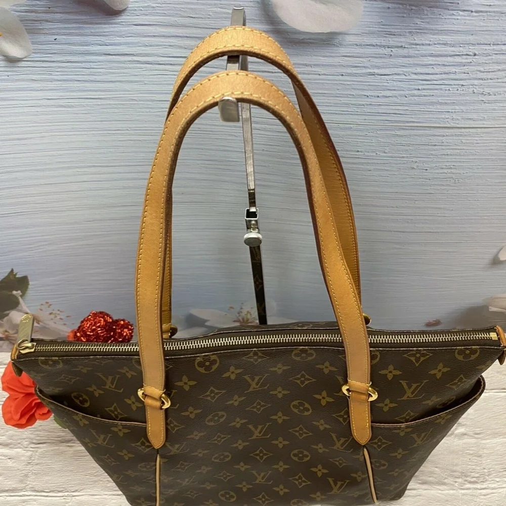 โค๏ธโ๐ฉนSOLDโค๏ธโ๐ฉนLouis Vuitton Totally MM Monogram Shoulder Bag Purse Tote (MB2113) - Picture 9 of 12